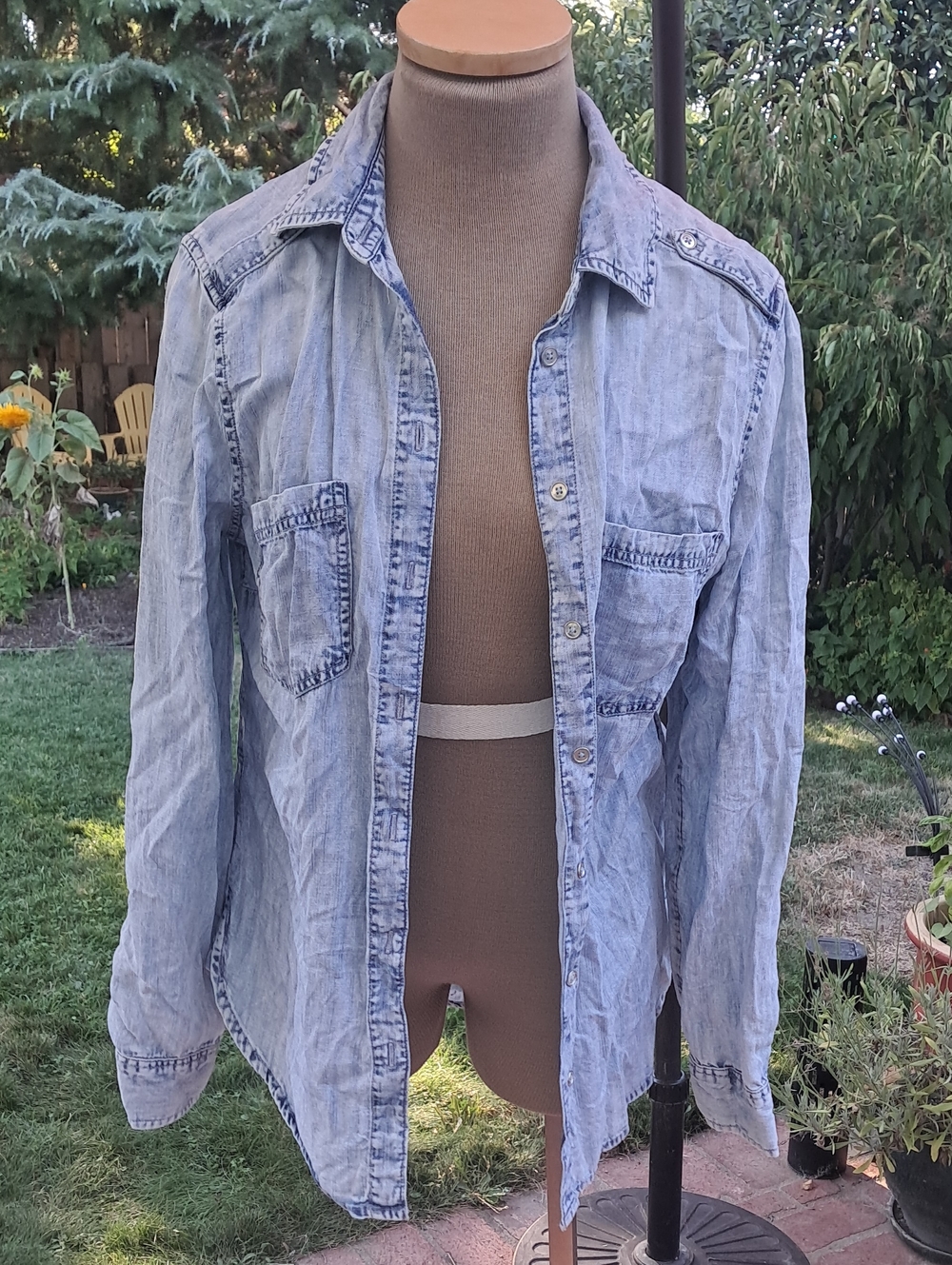 SOHO New York & Company Light Blue Denim Button-Down Shirt